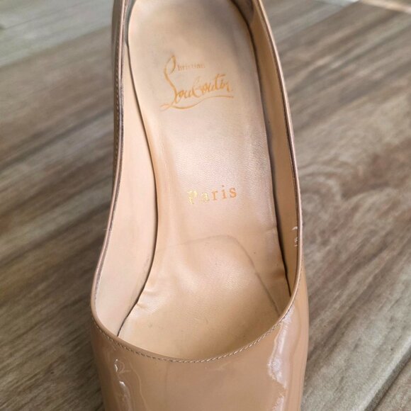 Christian Louboutin Simple Nude Patent Leather Pumps Eur. 35.5 - Picture 4 of 12